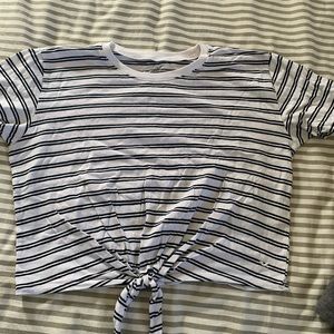 T-shirt with tie front